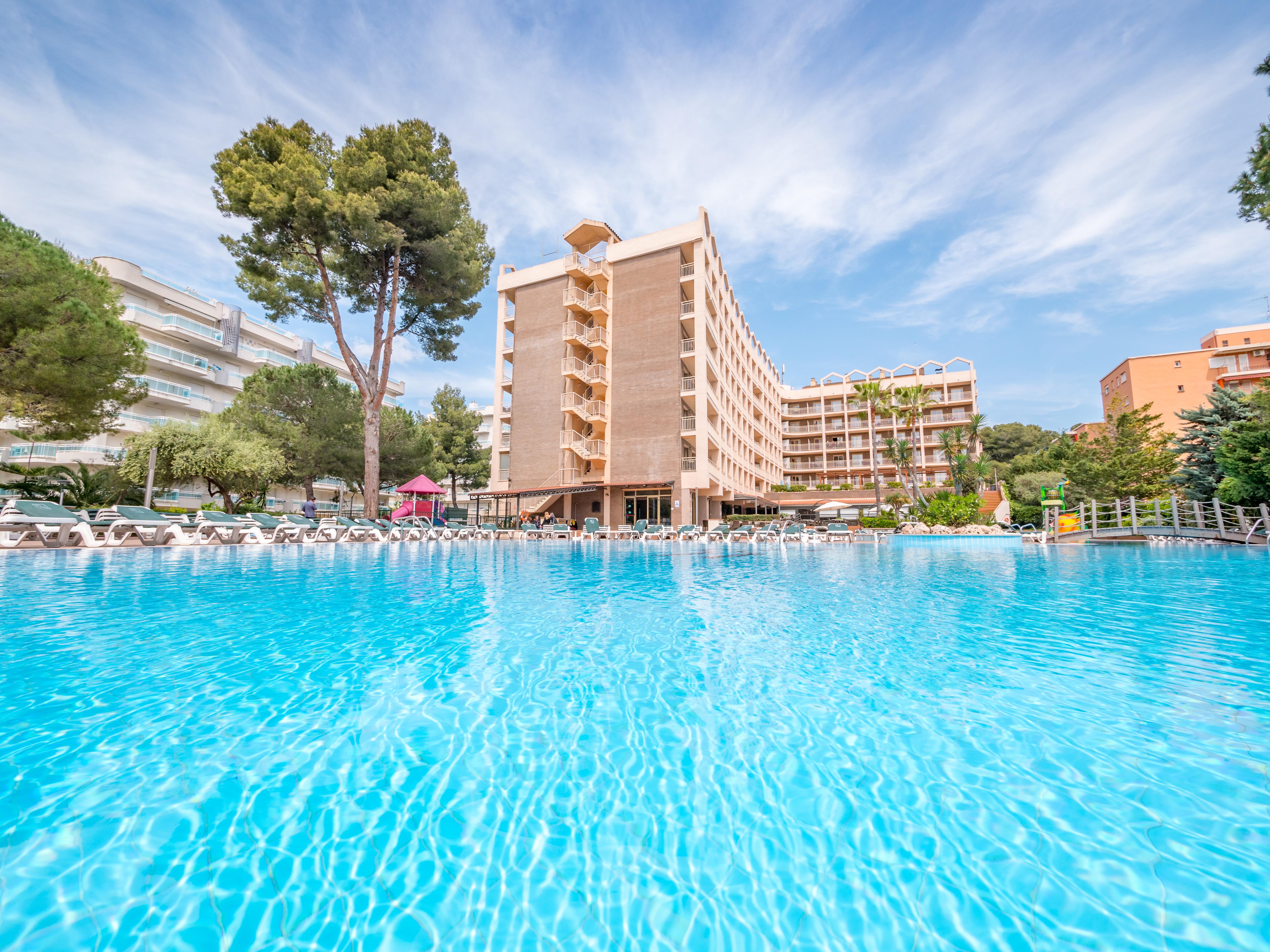 Golden Avenida Family Suites 4* سالو المظهر الخارجي الصورة