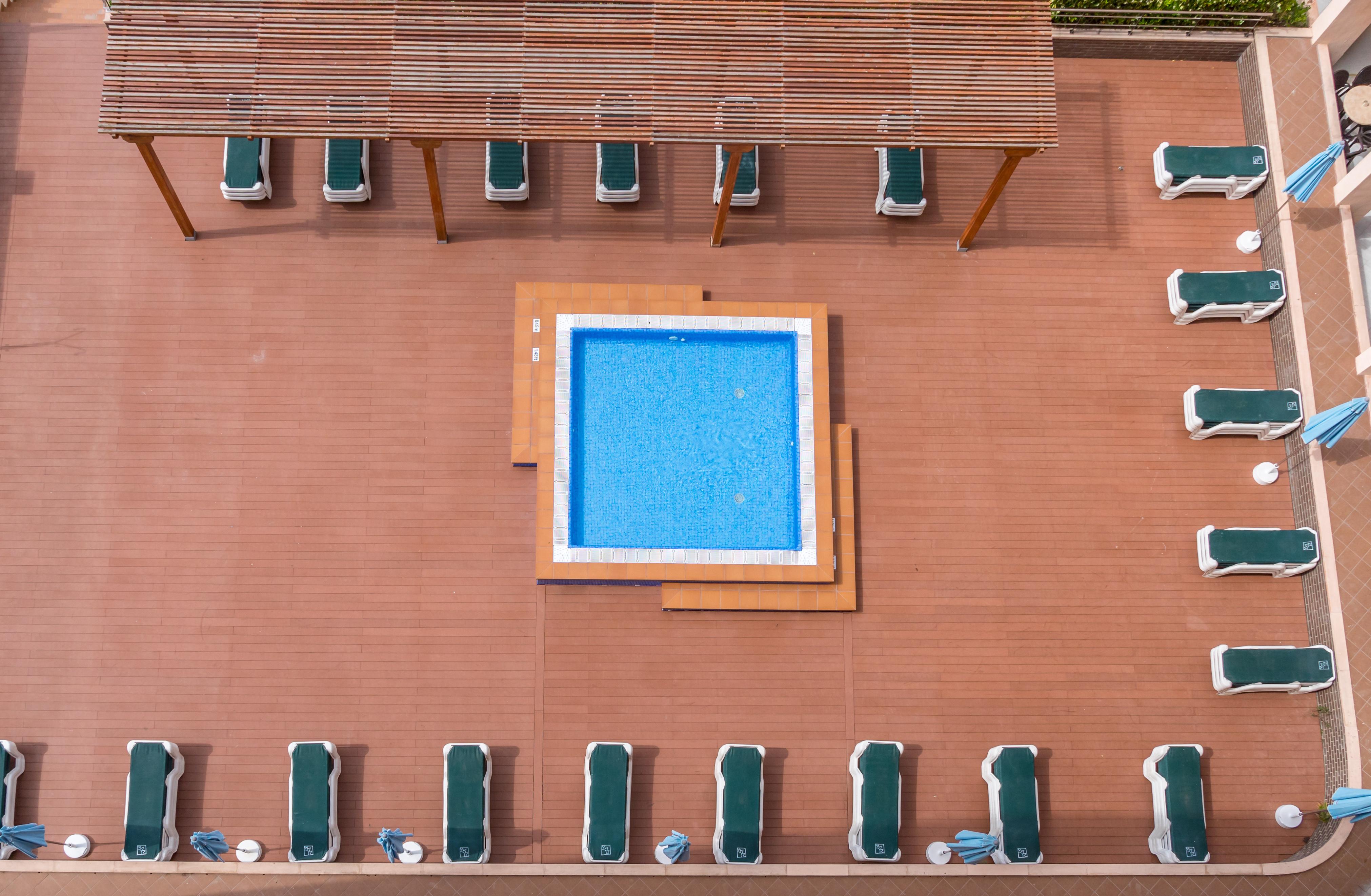 Golden Avenida Family Suites 4* سالو المظهر الخارجي الصورة