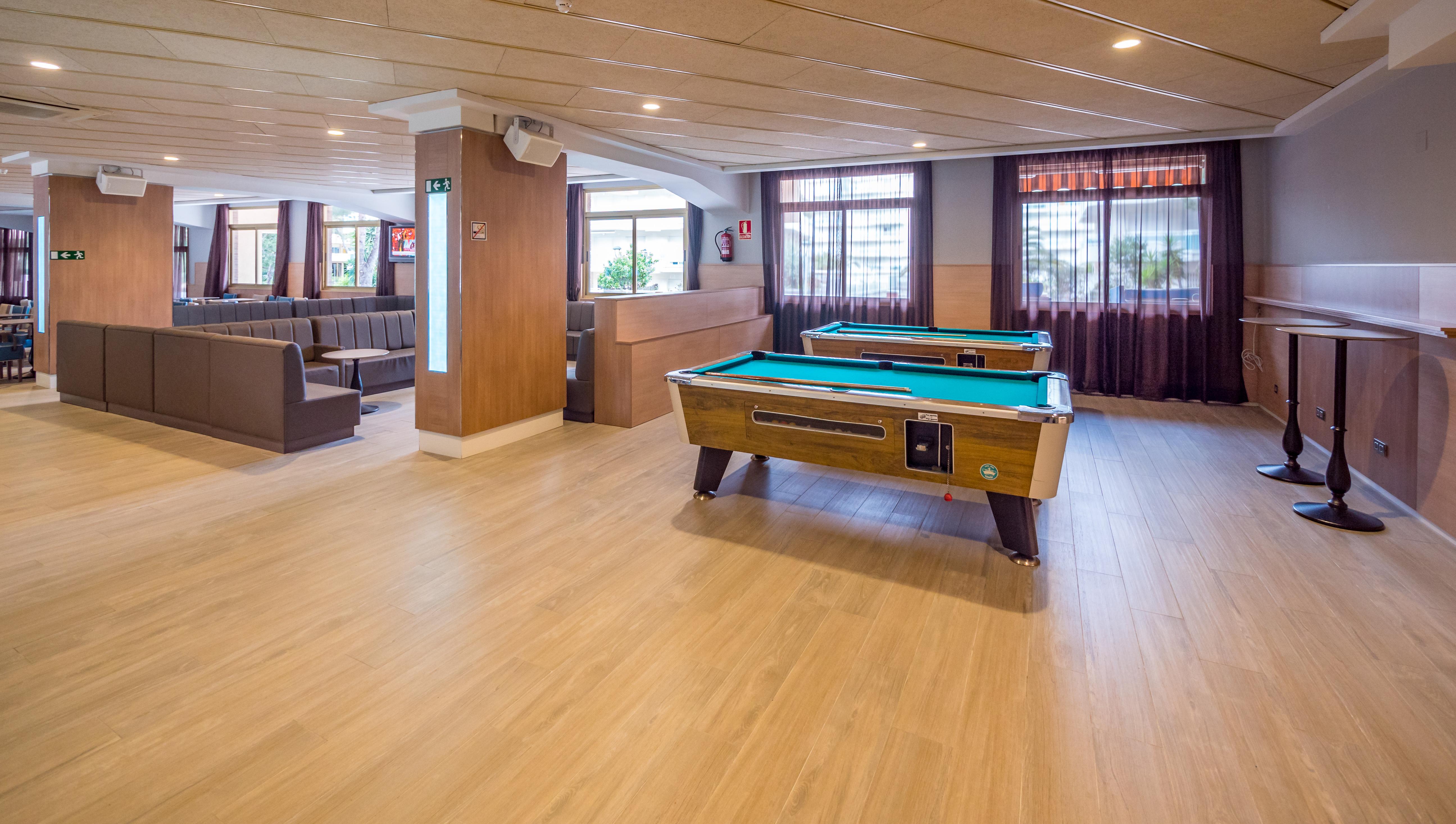 Golden Avenida Family Suites 4* سالو المظهر الخارجي الصورة