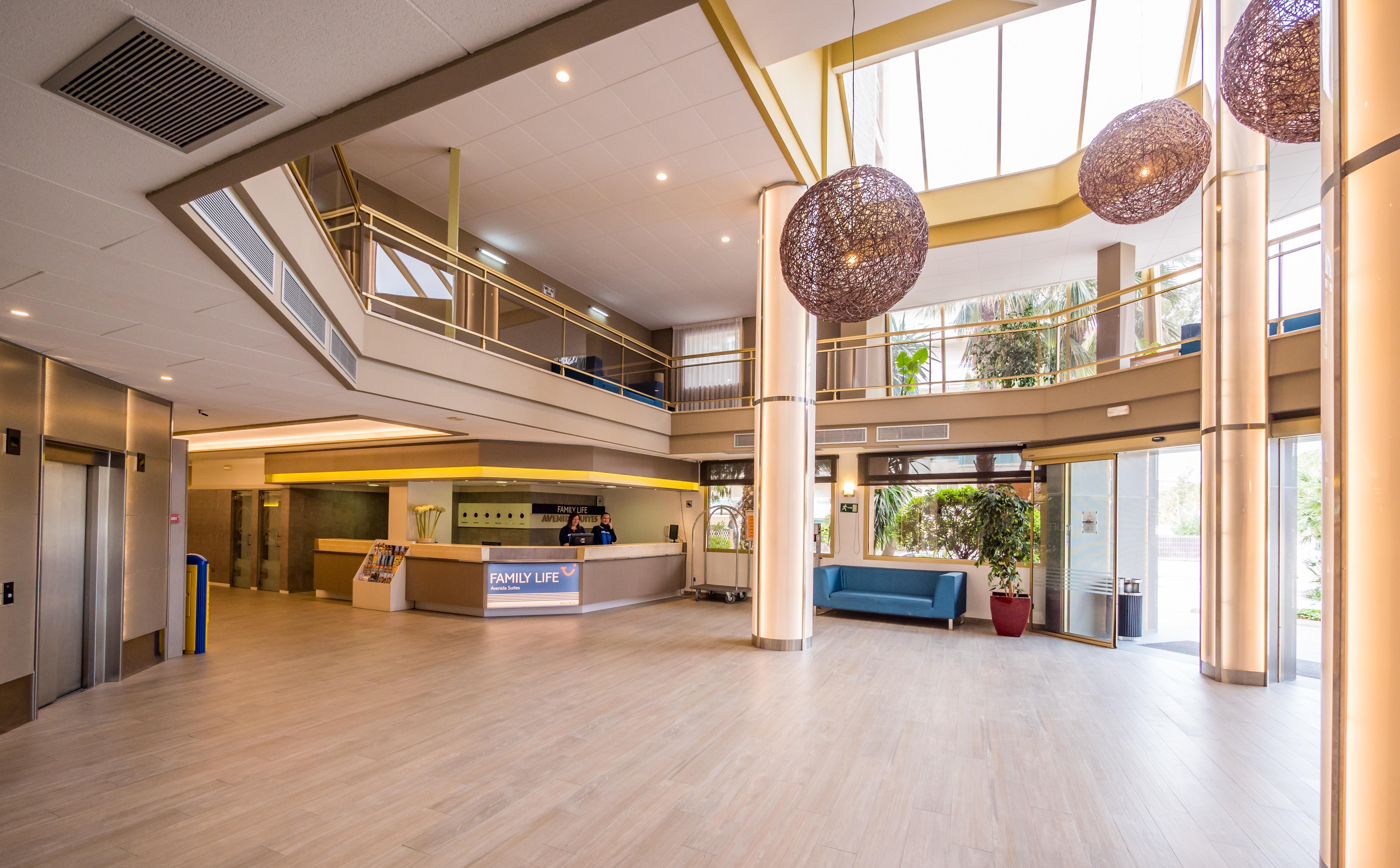 Golden Avenida Family Suites 4* سالو المظهر الخارجي الصورة