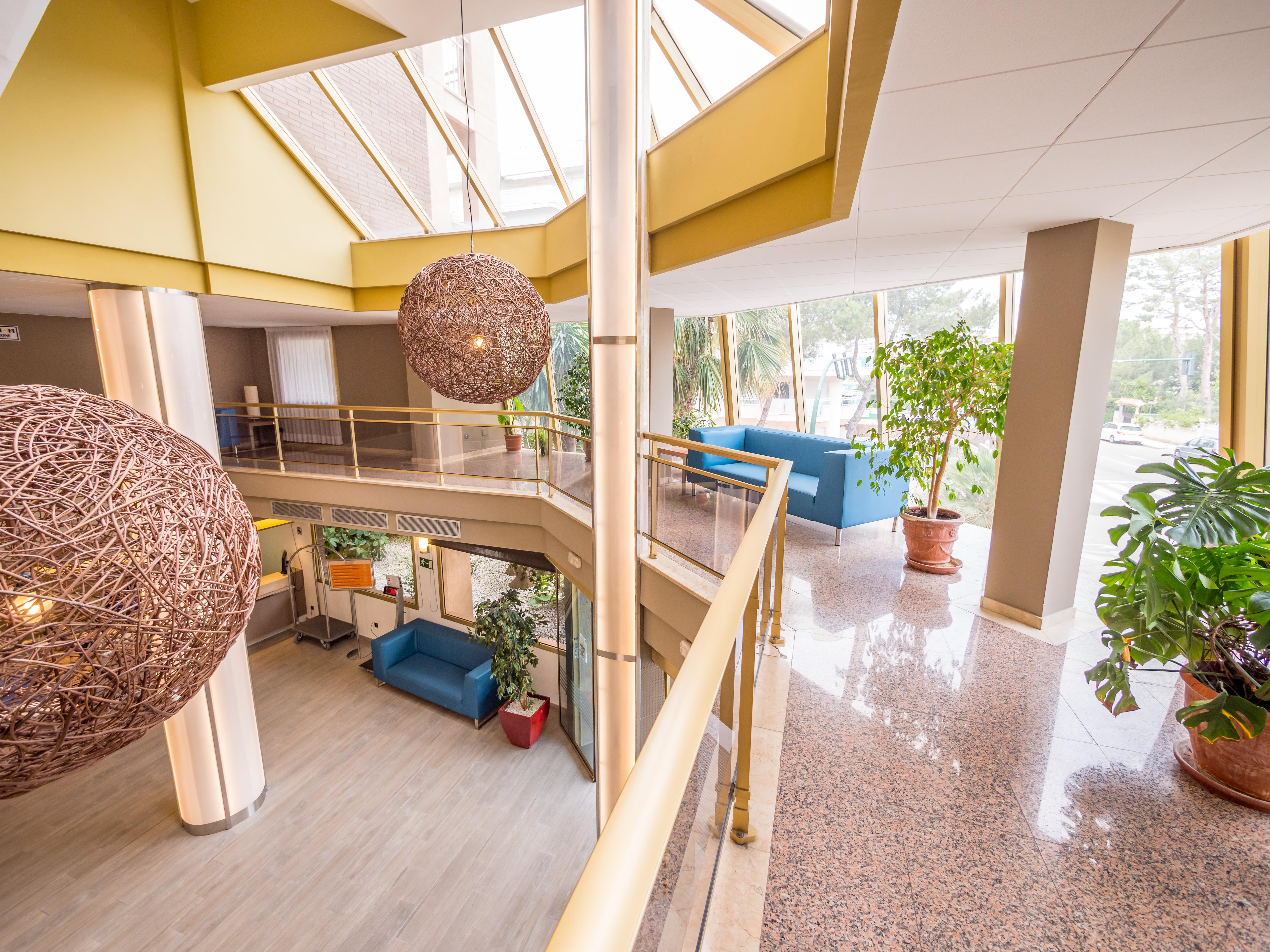 Golden Avenida Family Suites 4* سالو المظهر الخارجي الصورة