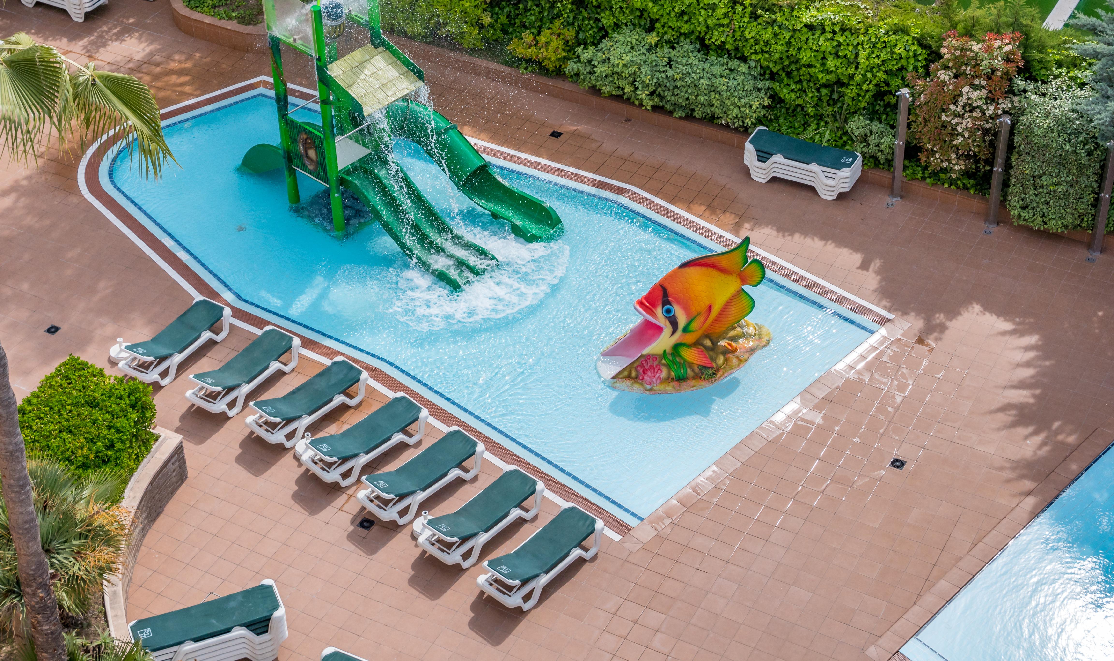 Golden Avenida Family Suites 4* سالو المظهر الخارجي الصورة