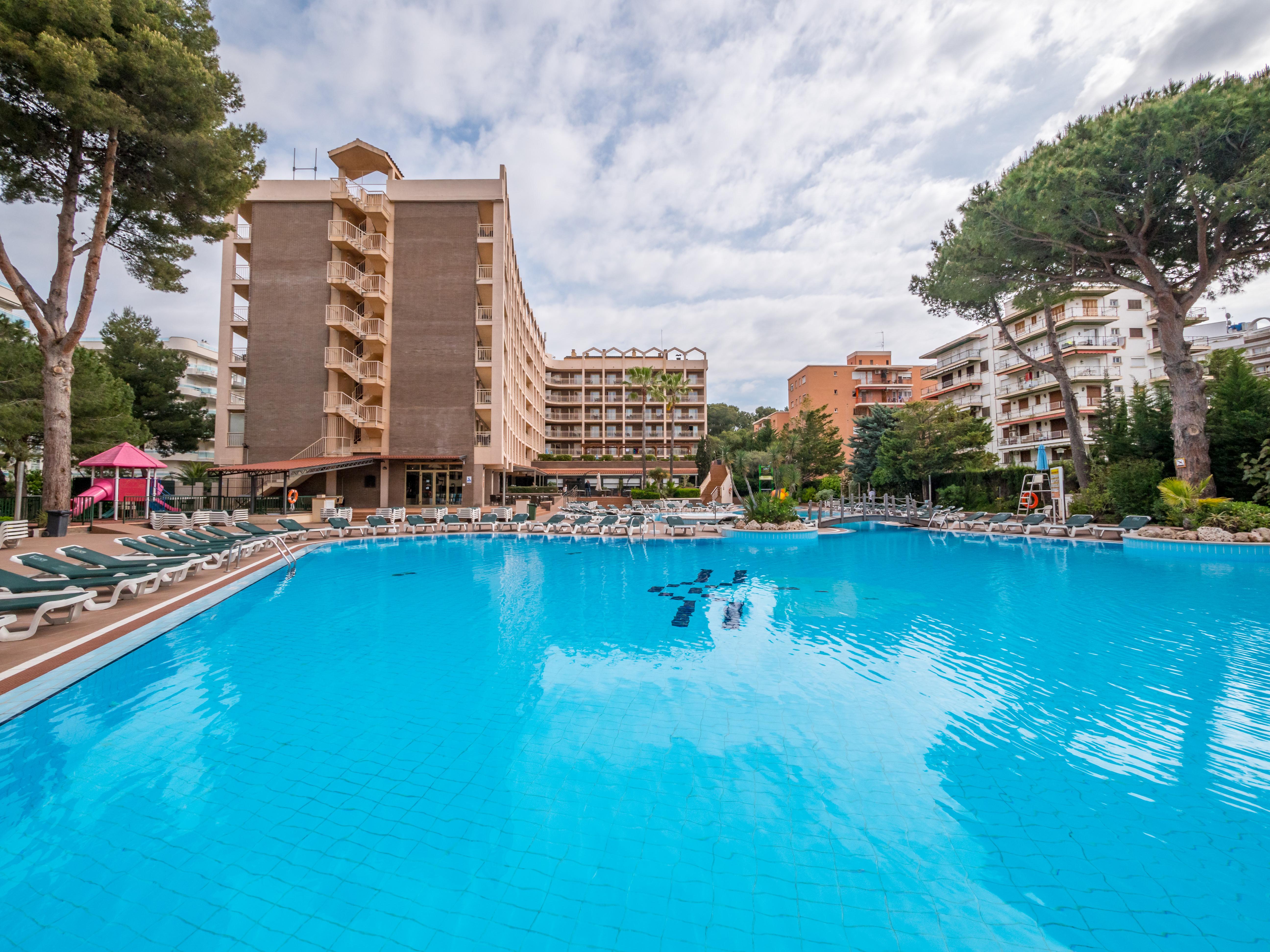 Golden Avenida Family Suites 4* سالو المظهر الخارجي الصورة