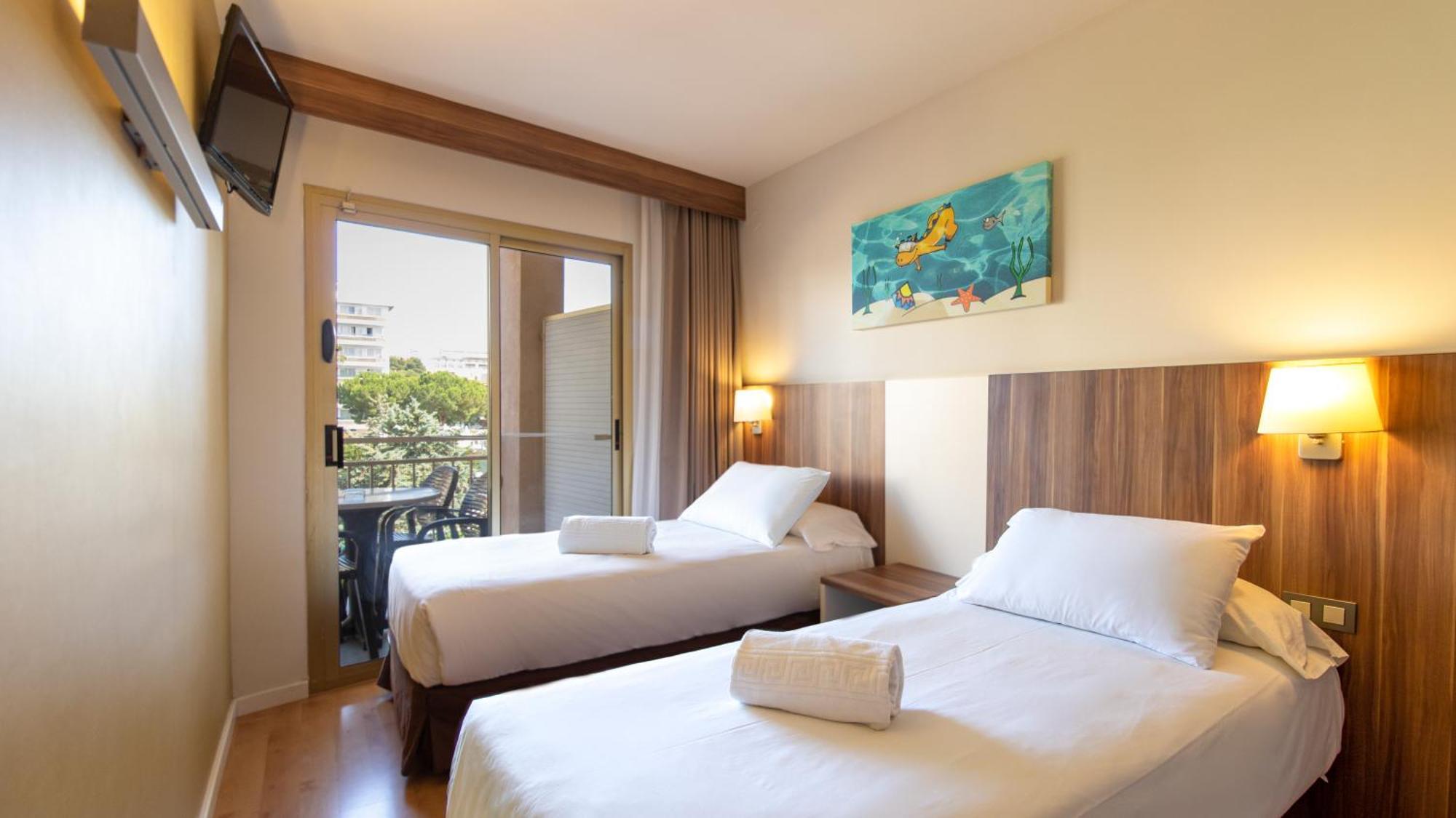 Golden Avenida Family Suites 4* سالو المظهر الخارجي الصورة