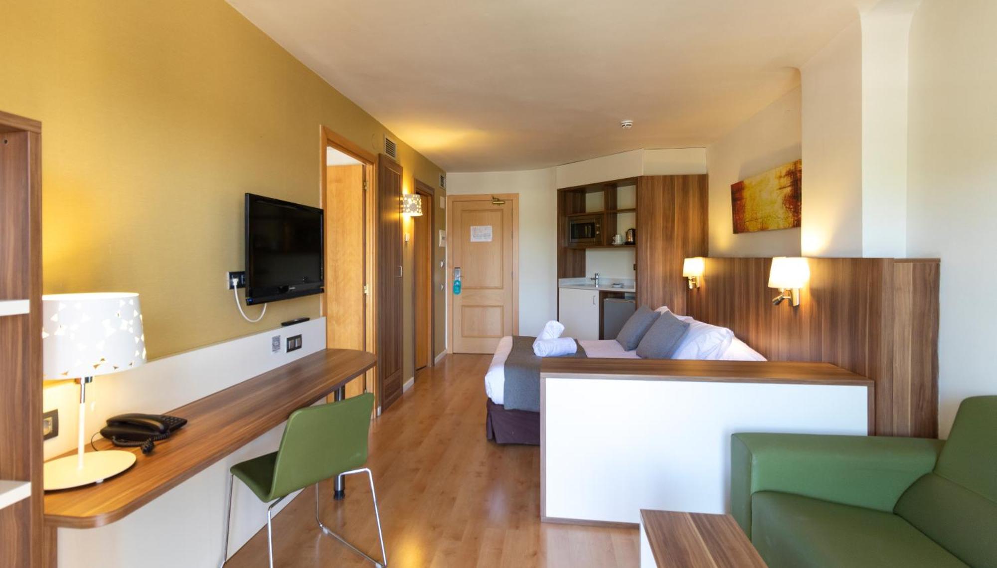 Golden Avenida Family Suites 4* سالو المظهر الخارجي الصورة