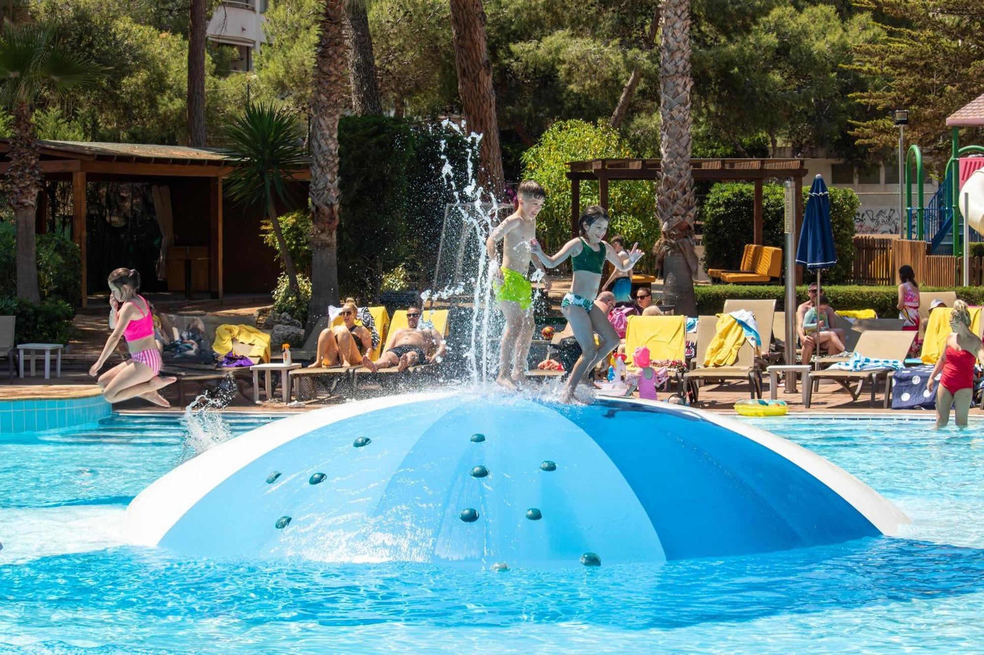 Golden Avenida Family Suites 4* سالو المظهر الخارجي الصورة