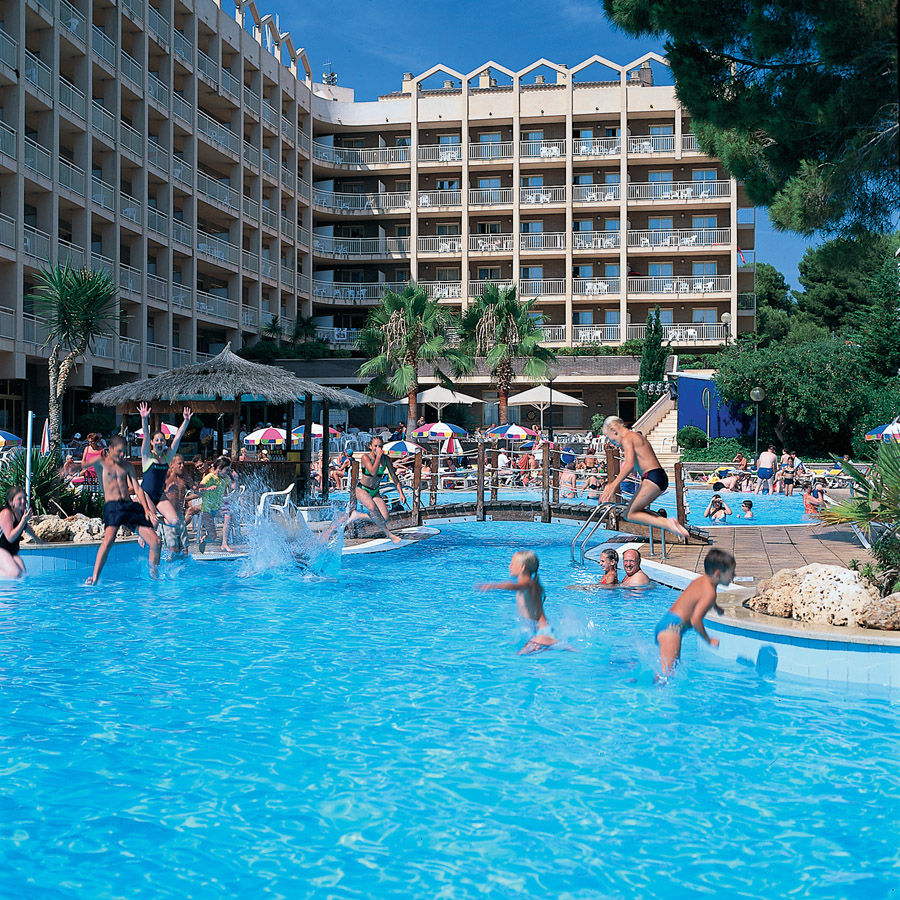 Golden Avenida Family Suites 4* سالو المظهر الخارجي الصورة