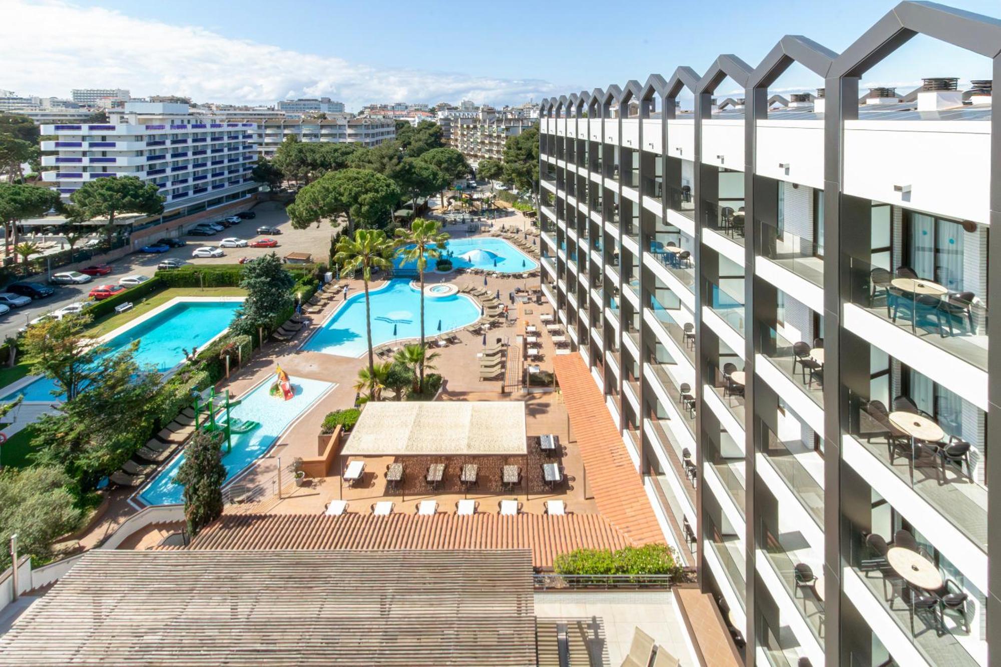 Golden Avenida Family Suites 4* سالو المظهر الخارجي الصورة