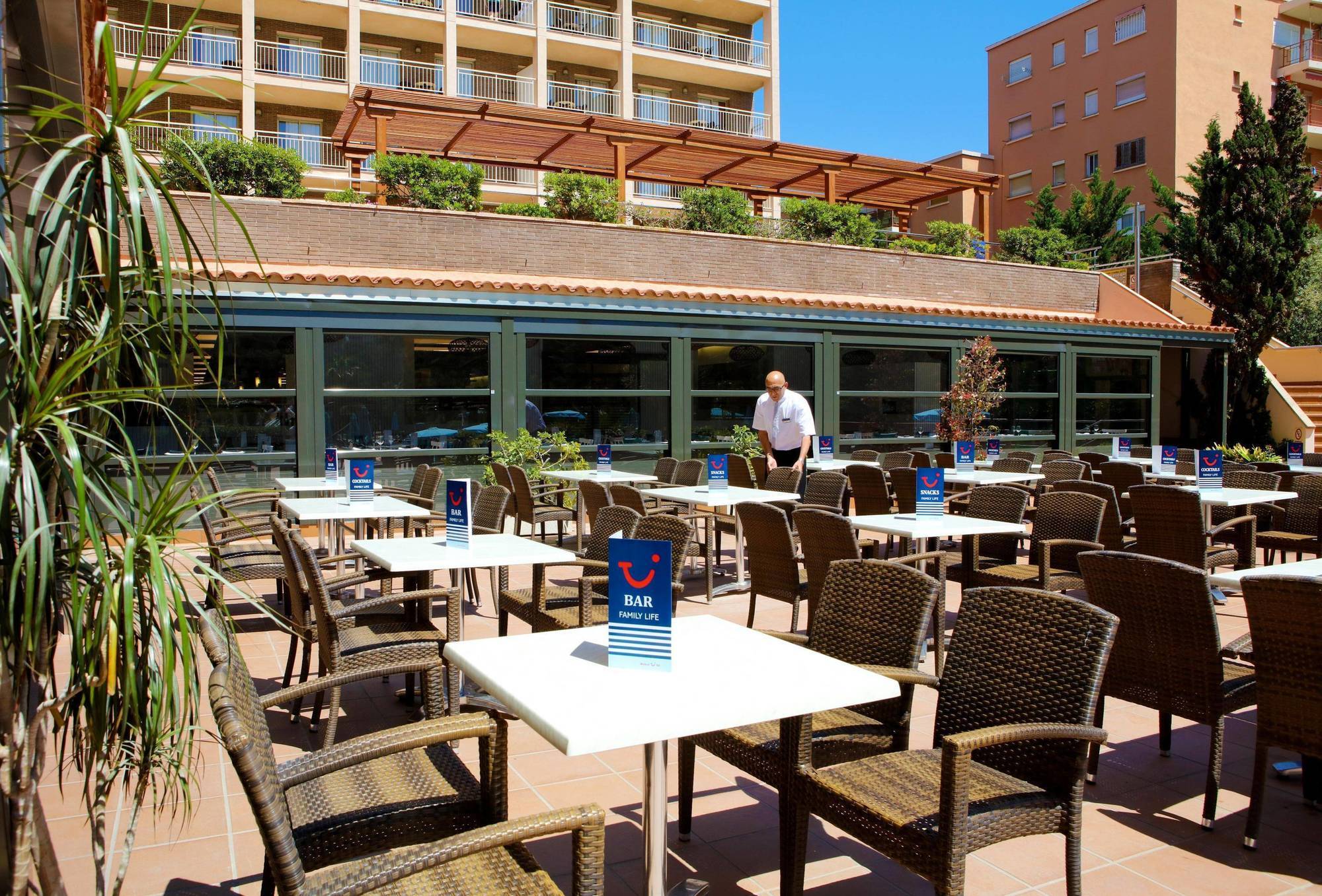 Golden Avenida Family Suites 4* سالو المظهر الخارجي الصورة