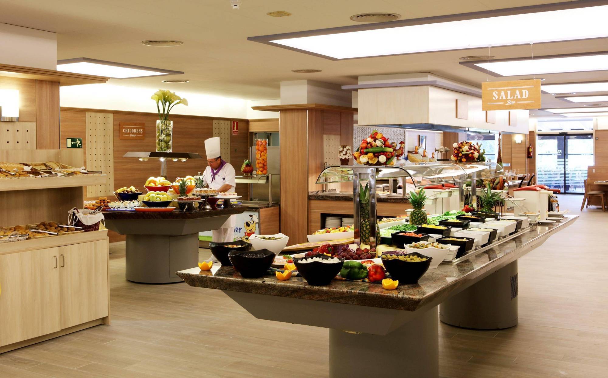 Golden Avenida Family Suites 4* سالو المظهر الخارجي الصورة